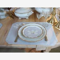 Dkkeserviet med orkid