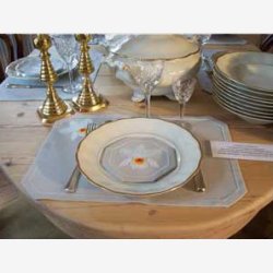 Dkkeserviet med orkid