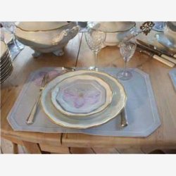 Dkkeserviet med orkid