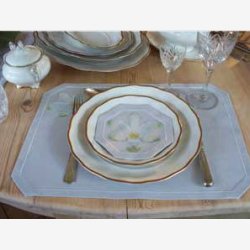 Dkkeserviet med orkid