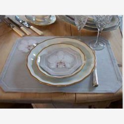 Dkkeserviet med orkid