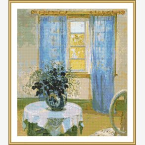 Gul stue med bl gardin