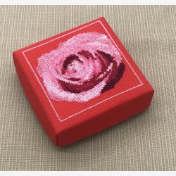 2528 ske med rd rose p rdt stof