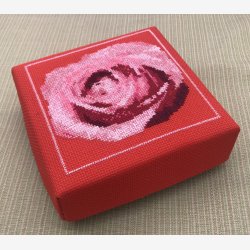 2528 ske med rd rose p rdt stof