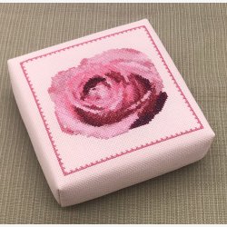 2526 ske med rd rose til lyserd stof