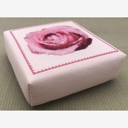 2526 ske med rd rose til lyserd stof